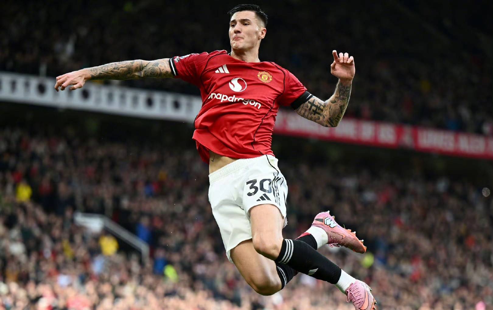 Kaiyun Esports-曼城防线全力阻击对手，实现零封(全队掉线!曼城状态全无21连胜终结 被曼)